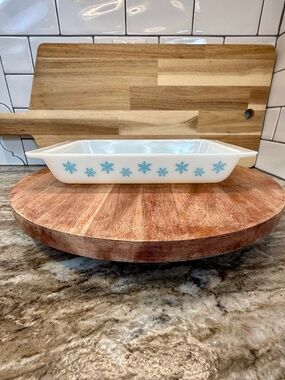 Pyrex Turquoise Snowflake on White Rectangular Casserole 548 - 1 1/4 Qt Vintage